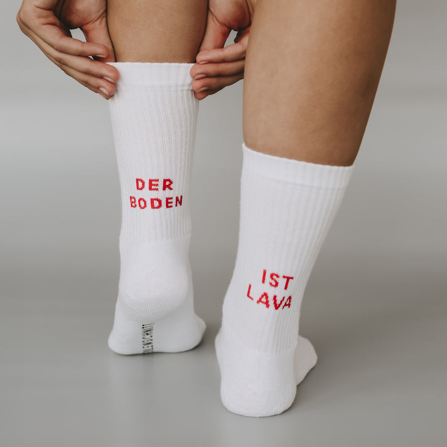 Socken "Der Boden ist Lava" weiß - raschekraenzedevelopment